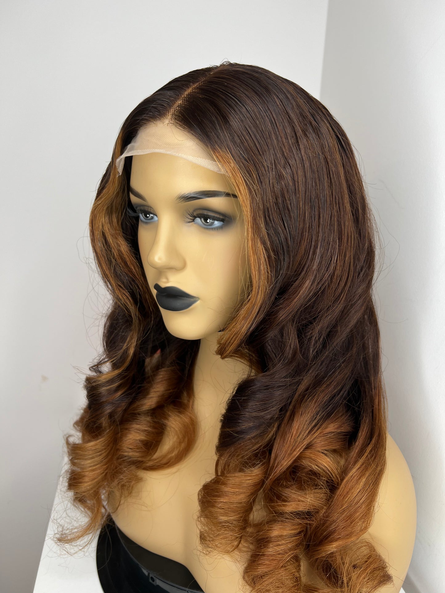 5*5 closure brown with Gold Highlights wig 22”