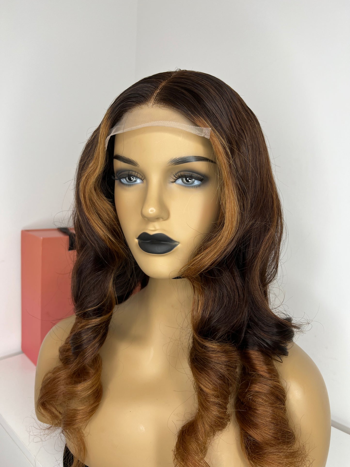 5*5 closure brown with Gold Highlights wig 22”